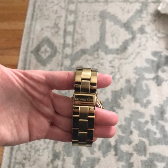 💛💛Gold Michael Kors watch!!💛💛 - Picture 3 of 4